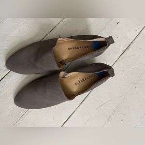 tan dress shoes